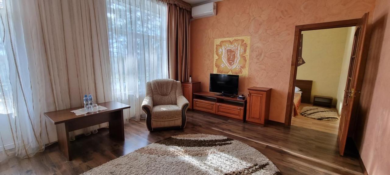 Готельно-Ресторанний Комплекс Три Бобри Lytovezh Екстер'єр фото