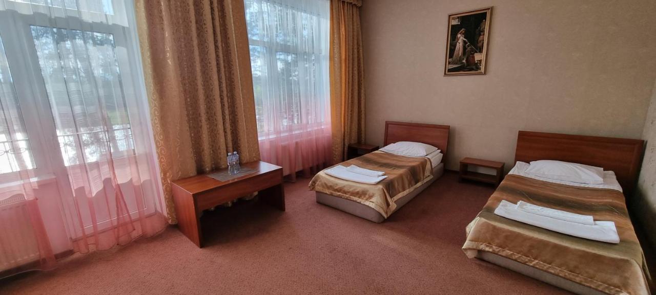 Готельно-Ресторанний Комплекс Три Бобри Lytovezh Екстер'єр фото